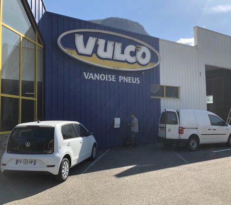 Installation Borne de recharge IRVE - Vulco - Saint-Jean-de-Maurienne
